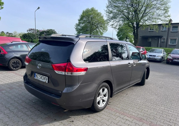 Toyota Sienna cena 68000 przebieg: 228000, rok produkcji 2014 z Oleśnica małe 137